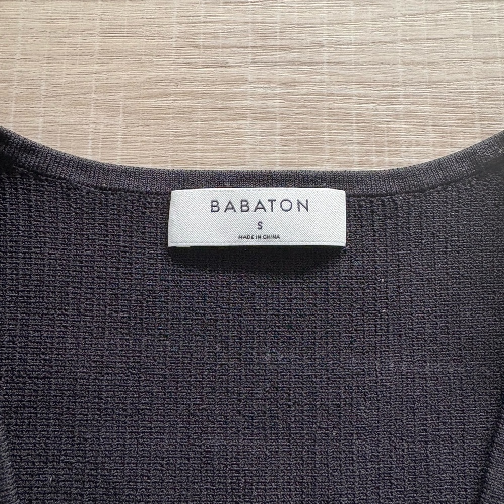 Aritzia Babaton Black v-neck Ribbed Knit Crop Top - Picture 2 of 6